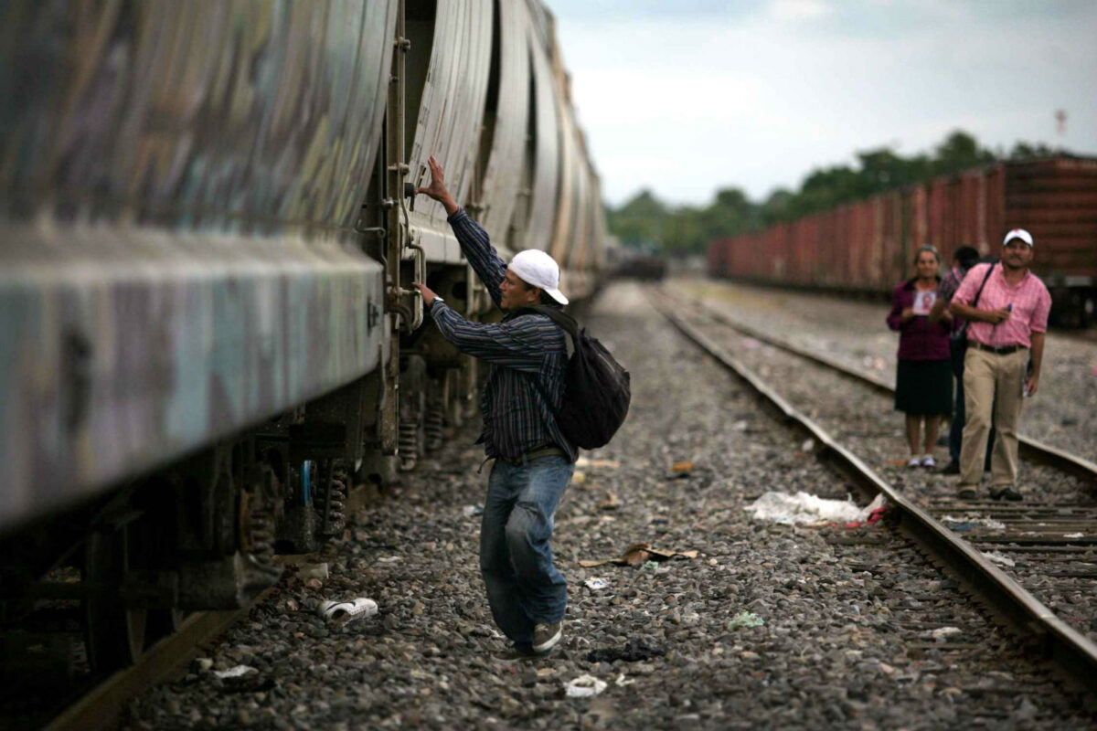 migrantes la bestia tren