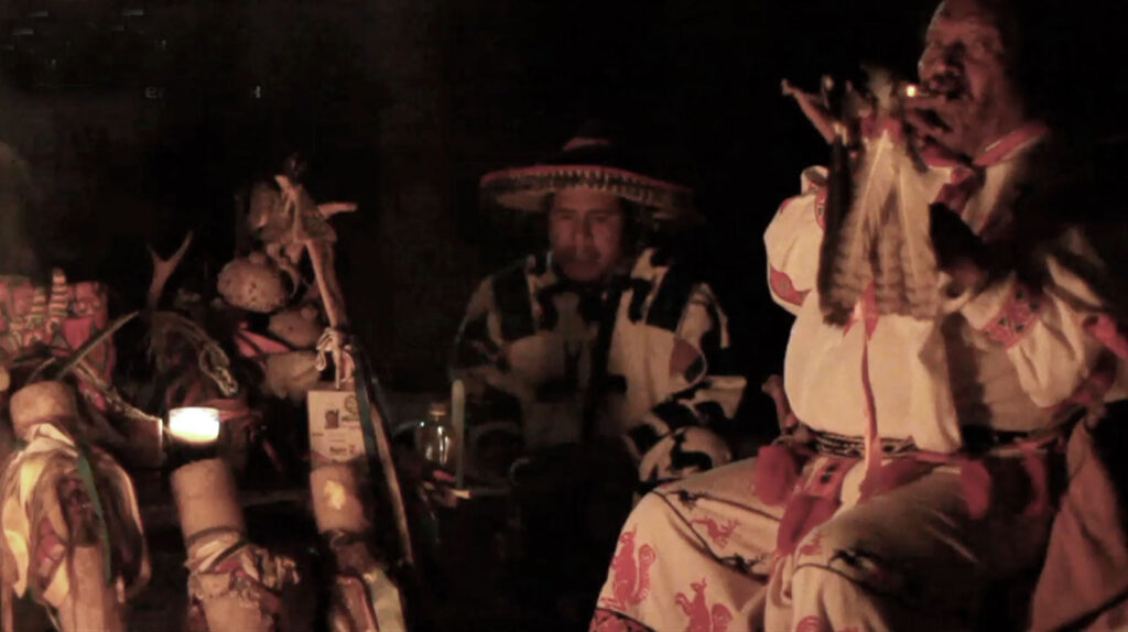 Escucha los cantos ceremoniales y la música ritual de los huicholes
