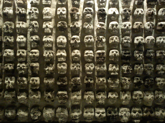 tzompantli altar de muertos prehispanico