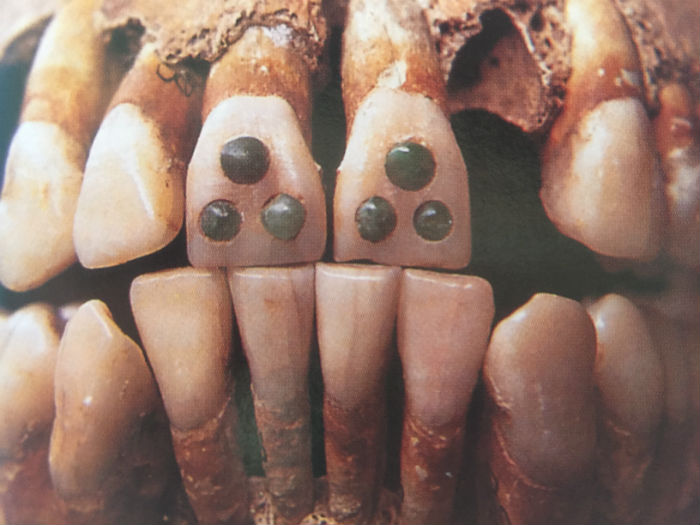 aspecto fisico mayas incrustaciones dientes
