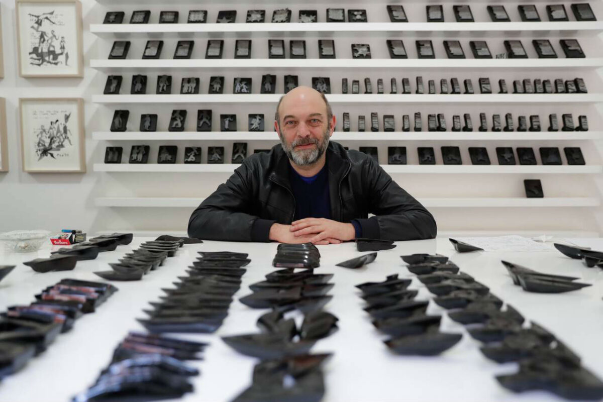 carlos amorales pieza bienal de venecia