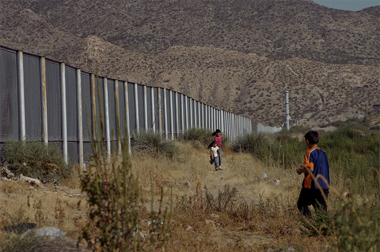 migracion-niños-muro-frontera