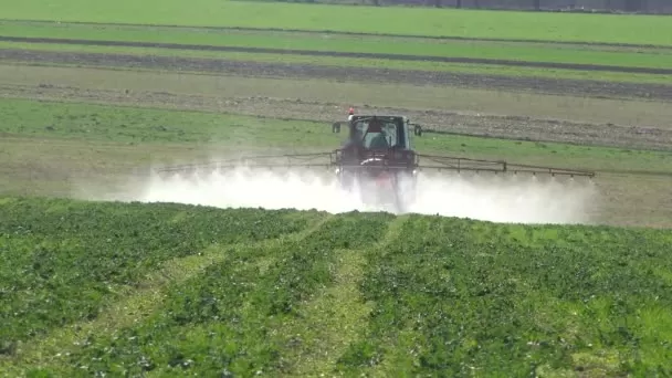 fertilizante-tractor-tecnologia-agraria